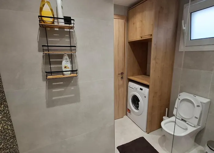 Апартаменти Sea View Modern 2br Floor On Nea Chora *