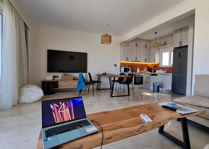 Апартаменти Sea View Modern 2br Floor On Nea Chora