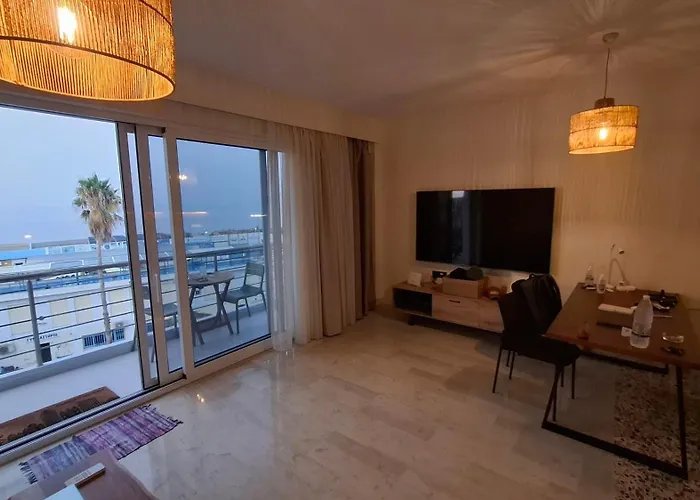 Апартаменти Sea View Modern 2br Floor On Nea Chora